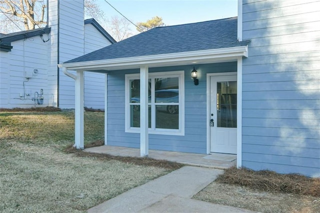 entrance to property featuring a yard