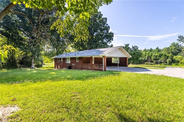 ranch-style house featuring brick siding, driveway, and a front lawn