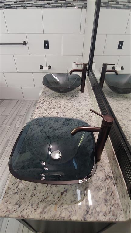 2477 Briar Valley Way, Dacula, GA 30019 - interior details featuring a sink
