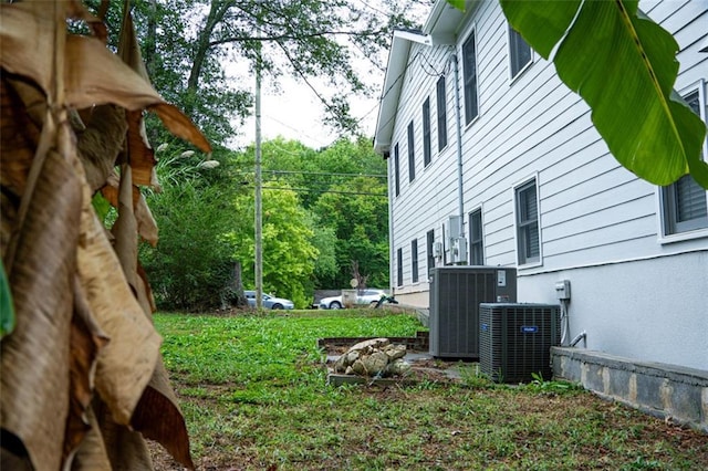 view of yard featuring central AC unit