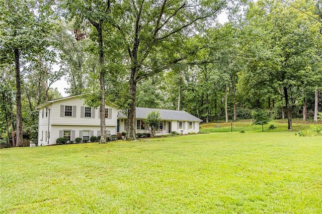 view of front of home featuring a front lawn