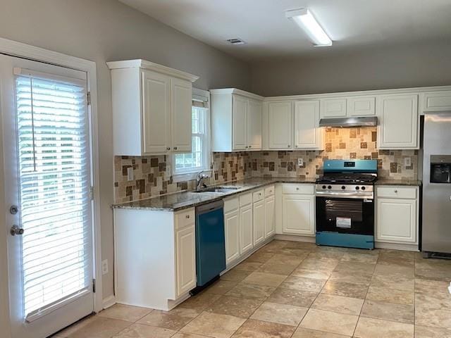 690 Kimball Parc Way, Alpharetta, GA 30022 - kitchen with appliances with stainless steel finishes, under cabinet range hood, decorative backsplash, and white cabinetry