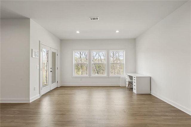 foyer entrance featuring dark wood-style flooring, baseboards, visible vents, and recessed lighting