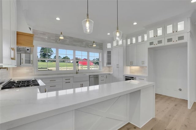 3903 Indian Shoals Rd SE, Bethlehem, GA 30620 - kitchen featuring stainless steel appliances, decorative backsplash, a peninsula, hanging light fixtures, and recessed lighting
