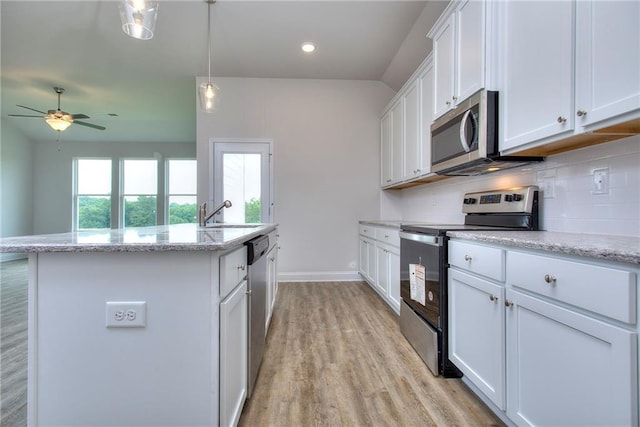 111 Ginger Trl, Homer, GA 30547 - kitchen with appliances with stainless steel finishes, light wood-style floors, a sink, a center island with sink, and a ceiling fan