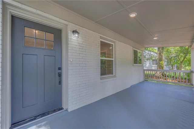 property entrance featuring a porch