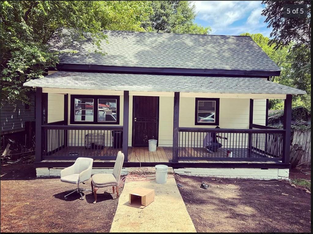 view of front of property featuring a porch and a shingled roof