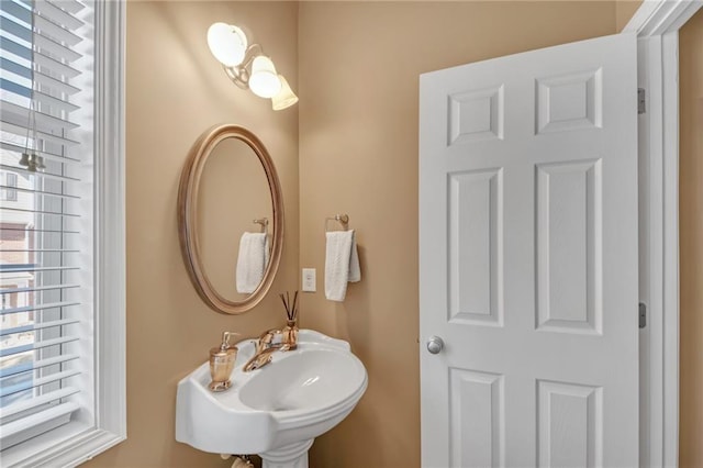 bathroom featuring a sink