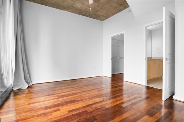 860 Peachtree St NE Unit 909, Atlanta, GA 30308 - unfurnished bedroom featuring wood finished floors, a walk in closet, a closet, and a ceiling fan
