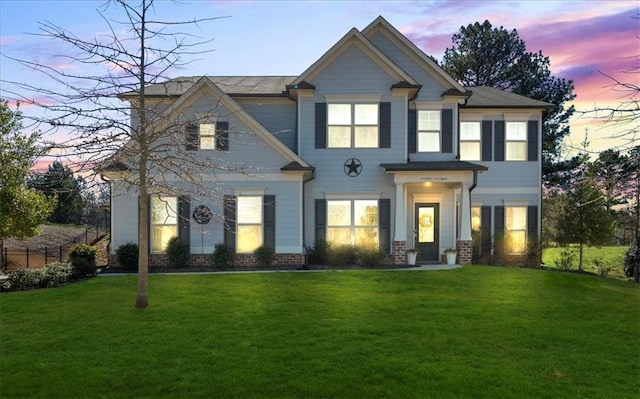 view of front facade featuring a yard