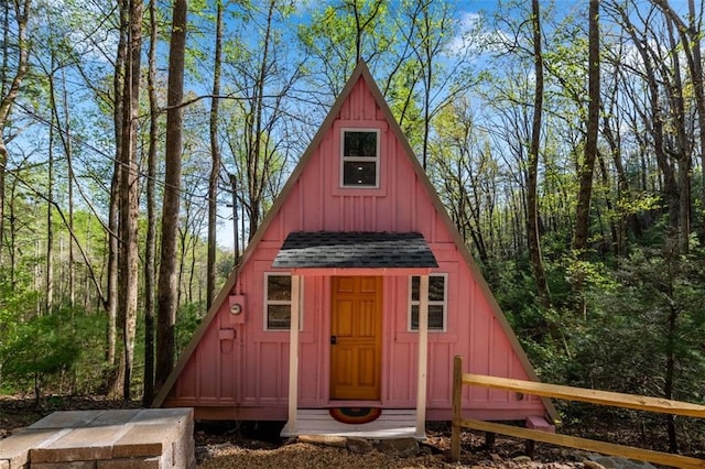 view of outbuilding