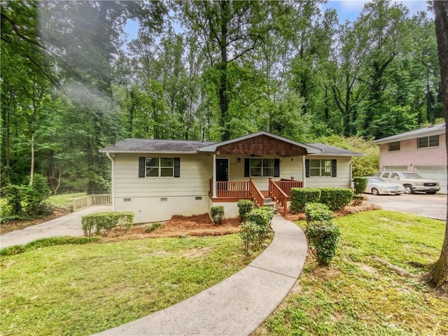 view of front of property with a porch and a front lawn