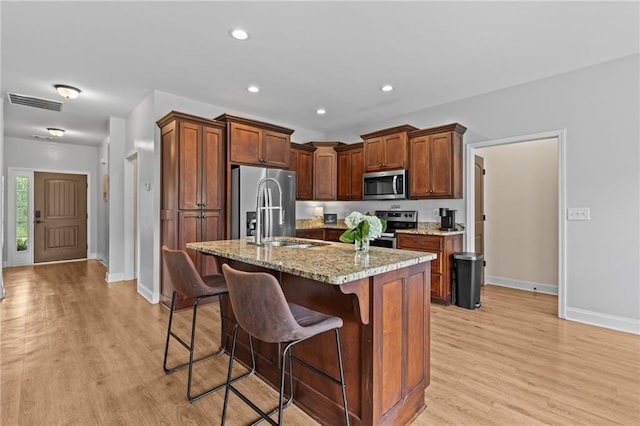 419 Highland Pointe Dr, Alto, GA 30510 - kitchen featuring stainless steel appliances, baseboards, light wood-style flooring, a kitchen bar, and recessed lighting