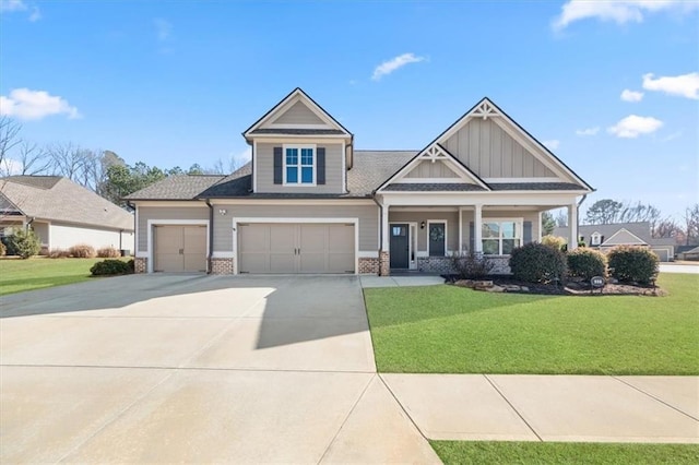 craftsman house featuring a porch and a front lawn