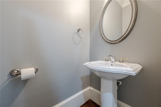 bathroom with baseboards