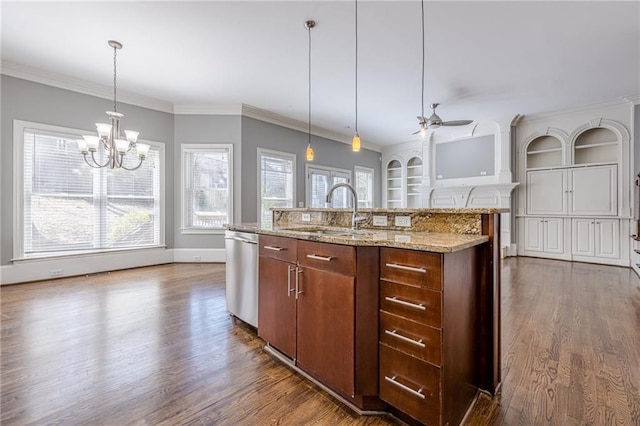 kitchen with a sink, dark wood-type flooring, dishwasher, crown molding, and ceiling fan with notable chandelier