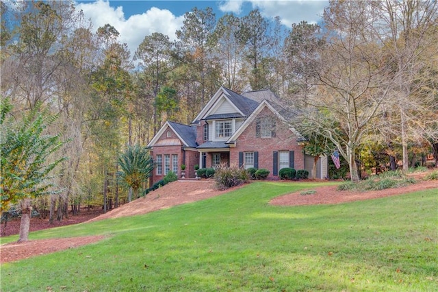 view of front of home featuring a front lawn