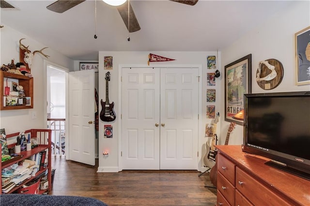 bedroom featuring dark wood-type flooring, ceiling fan, and a closet