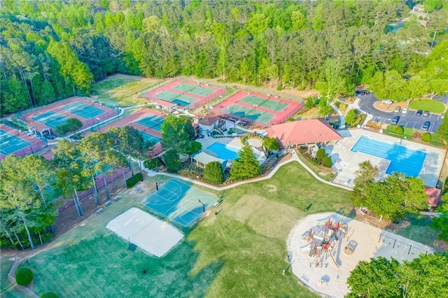 bird's eye view with a view of trees