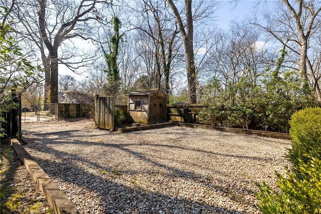 view of yard with a shed