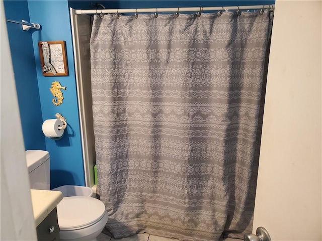 3905 Hunters Chase, Conyers, GA 30094 - full bathroom featuring a shower with curtain, toilet, and vanity