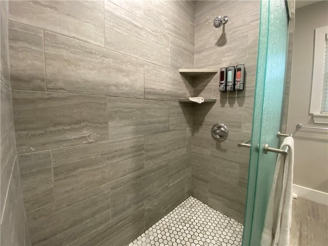 bathroom with a tile shower