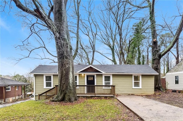 view of front of house with a front yard