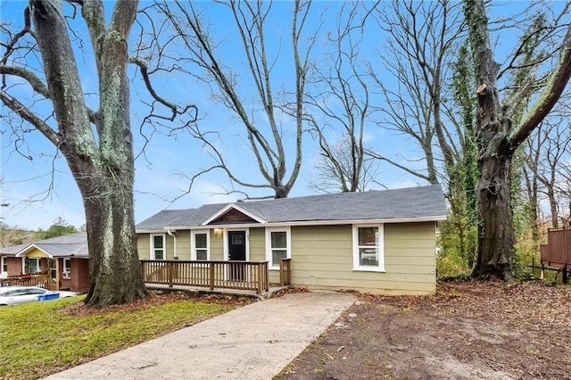 ranch-style house with a front yard