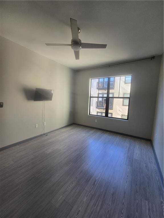 empty room featuring dark hardwood / wood-style floors and ceiling fan