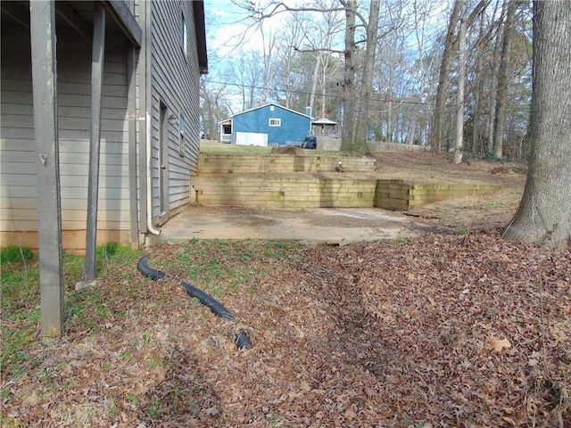 view of yard featuring a patio area