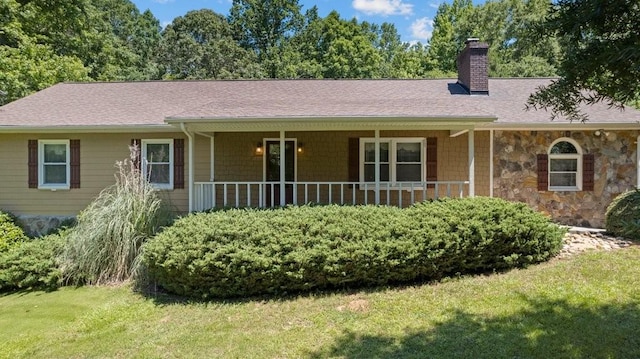 single story home featuring covered porch and a front lawn