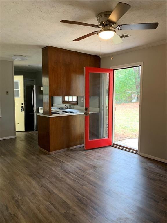 499 Oak Way, Lawrenceville, GA 30046 - kitchen with a peninsula, ceiling fan, freestanding refrigerator, dark wood-style flooring, and crown molding