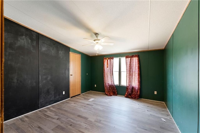 518 W Nance Springs Rd, Resaca, GA 30735 - spare room with wood finished floors, a ceiling fan, and a textured ceiling