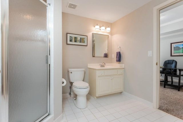 full bath featuring visible vents, toilet, a shower stall, vanity, and baseboards