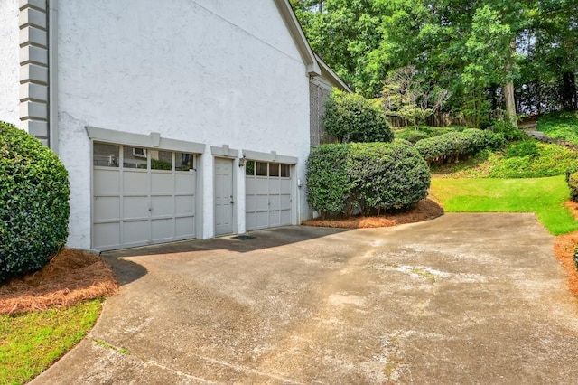 3185 Country Club Ct NW, Kennesaw, GA 30144 - garage with driveway