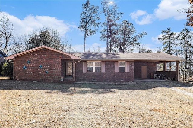 view of front of house with a front lawn