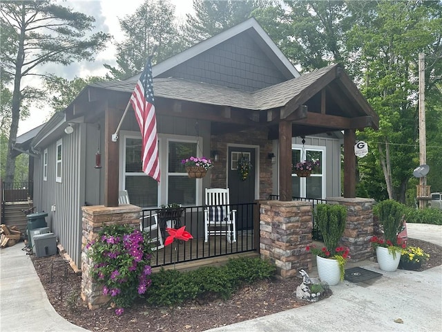 craftsman inspired home featuring a porch