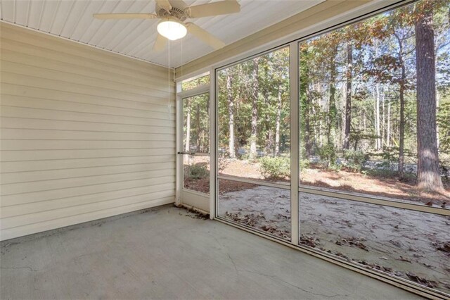 unfurnished sunroom with ceiling fan