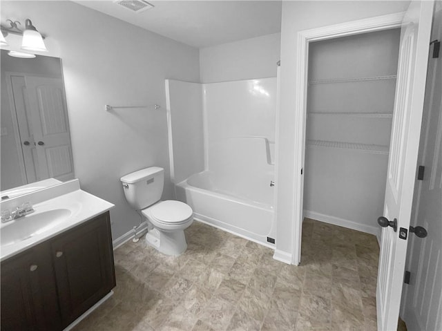 full bath featuring bathing tub / shower combination, visible vents, toilet, vanity, and baseboards