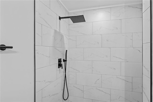 room details featuring tiled shower