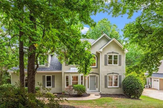 front of property featuring a front lawn