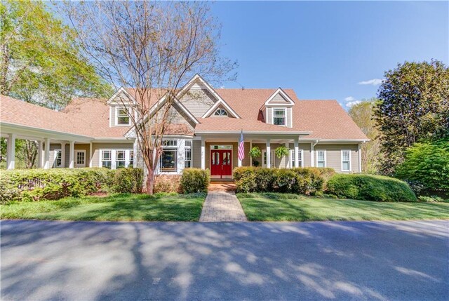 new england style home with a front yard