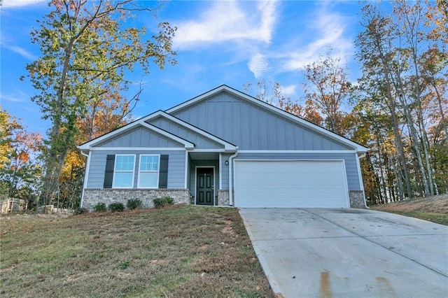 craftsman inspired home with a garage and a front lawn