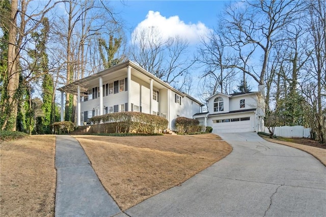 view of front facade featuring a garage