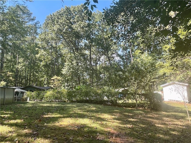 view of yard featuring an outbuilding and a garage