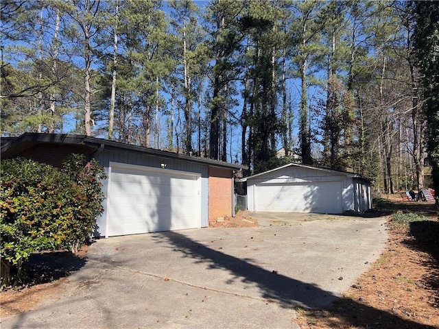 view of detached garage