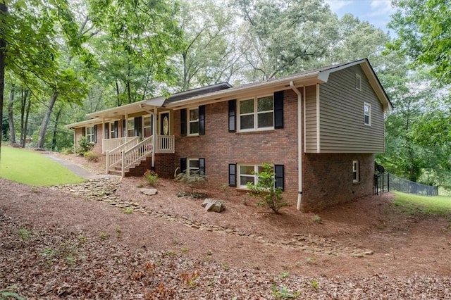 71 Seminole Trl SW, Cartersville, GA 30120 - ranch-style home featuring brick siding, driveway, and view of wooded area