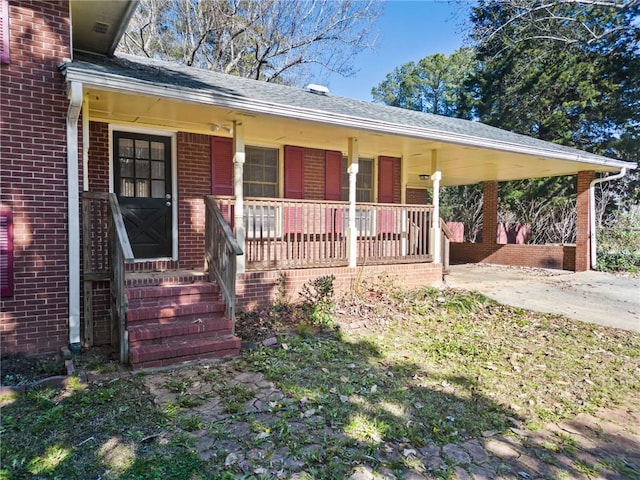 ranch-style house with a porch