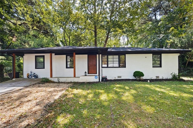 view of front of house with covered porch and a front yard