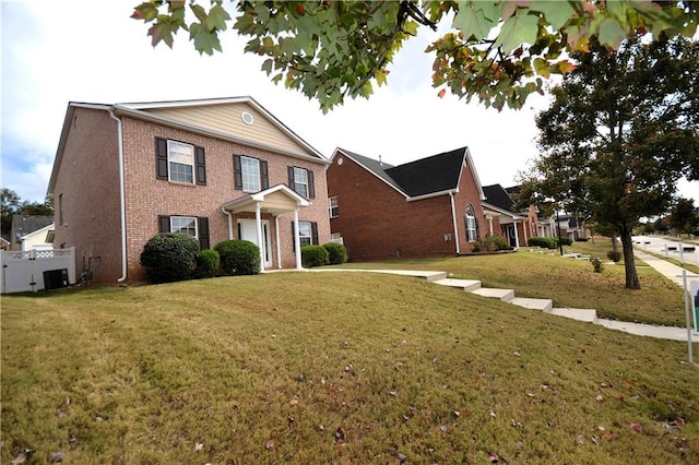 view of front of property featuring a front lawn